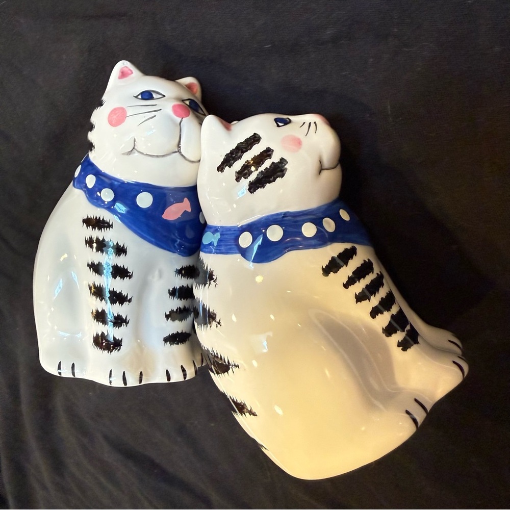 Charming Ceramic Cat Figurines with Blue and Pink Accents - Picture 3 of 5